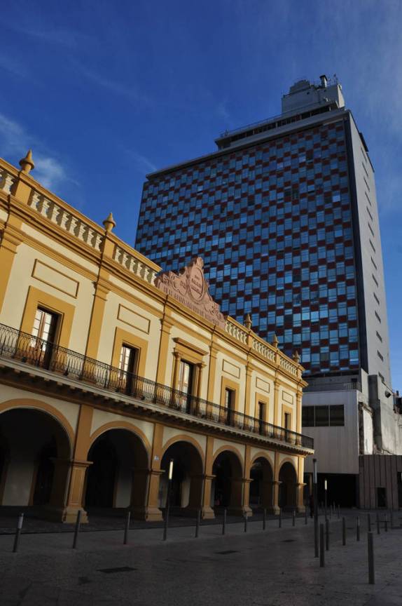 o velho e o novo, em Monterrey, no norte do México